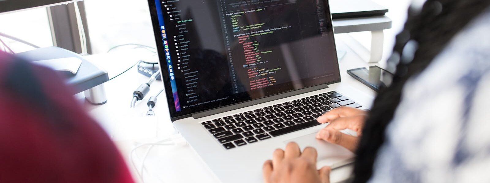 Que tipos de produtos e soluções comercializa a Dualinfor?